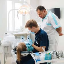 bolee-slozhnaya-procedura-chem-plombirovanie-zubov